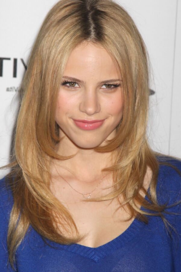 Halston Sage / American Actress