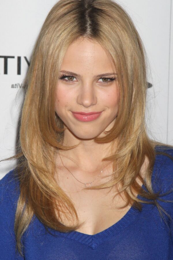 Halston Sage / American Actress