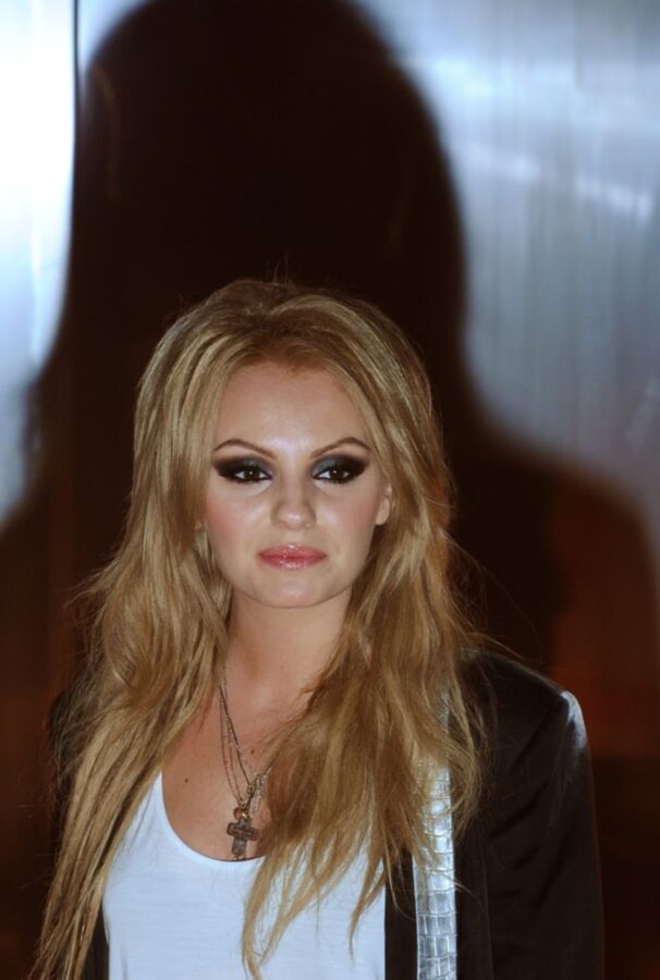 Alexandra Stan chanteuse roumaine chaude