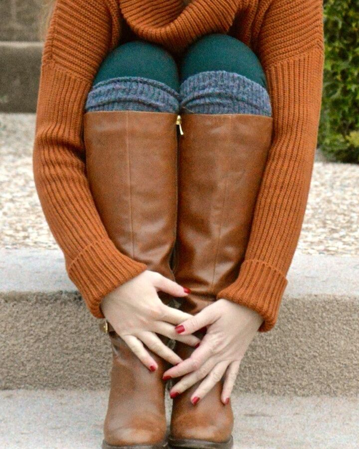 Red blooded American college girl in boots & heels