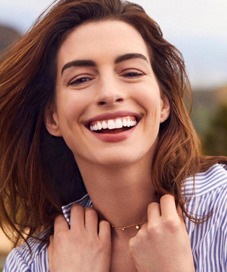 Celeb&#;s: Anne Hathaway