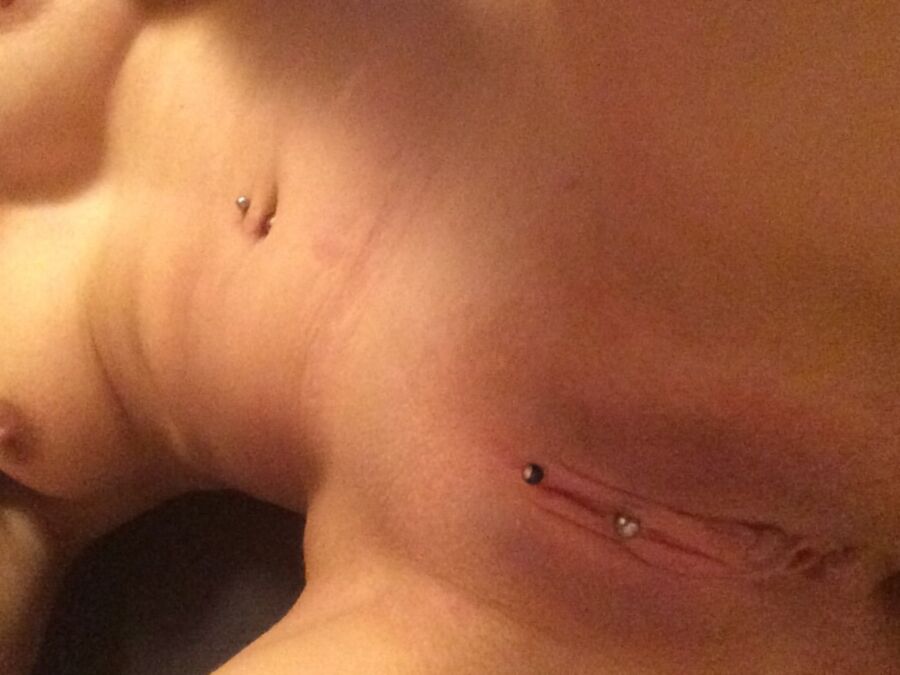 Rubia alemana caliente con piercings