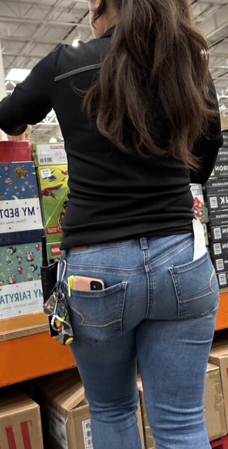 Costco Employee Sightings - Latina MILF w/Great Ass