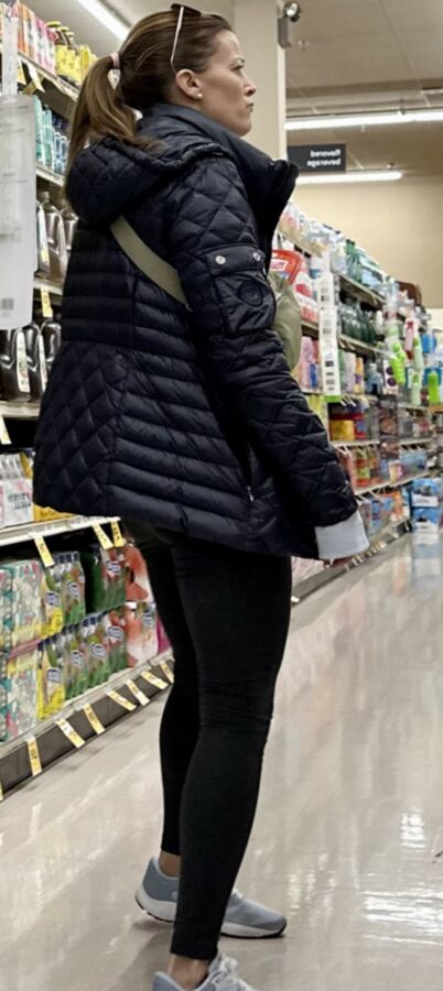 Grocery Sighting - MILF Figuring it Out & Pregnant Lady Walks By