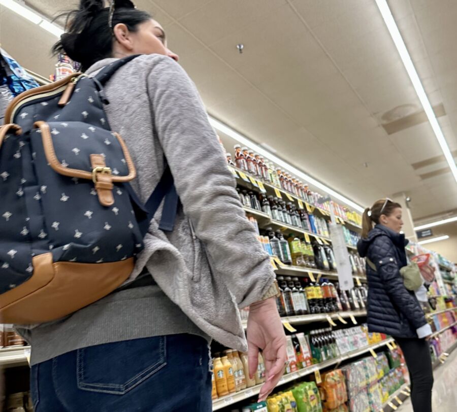 Grocery Sighting - MILF Figuring it Out & Pregnant Lady Walks By