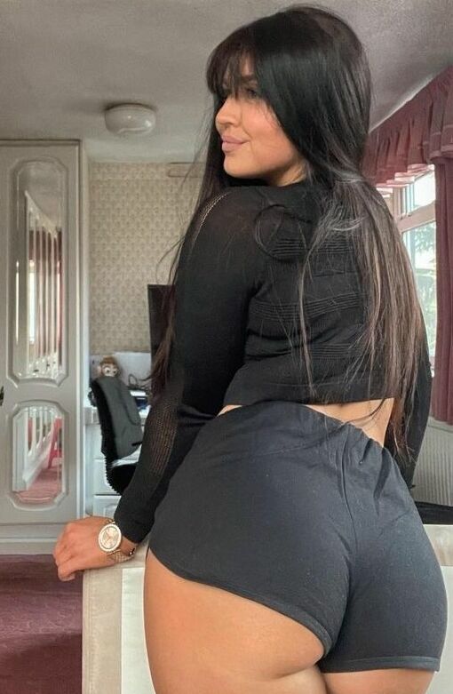 Ernesta has a fat plump ass it makes me leak pre cum