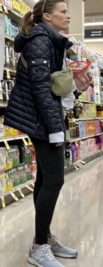 Grocery Sighting - MILF Figuring it Out & Pregnant Lady Walks By