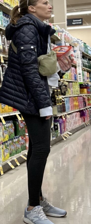 Grocery Sighting - MILF Figuring it Out & Pregnant Lady Walks By