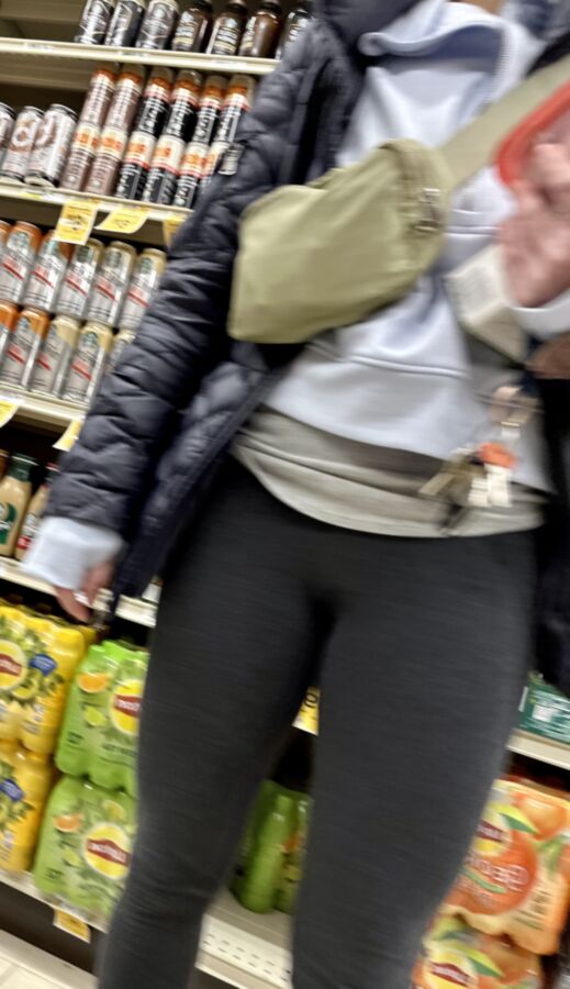 Grocery Sighting - MILF Figuring it Out & Pregnant Lady Walks By