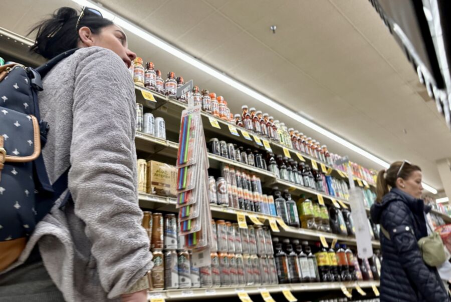 Grocery Sighting - MILF Figuring it Out & Pregnant Lady Walks By