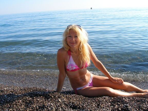 La blonde Yaroslava de Kharkiv en Ukraine