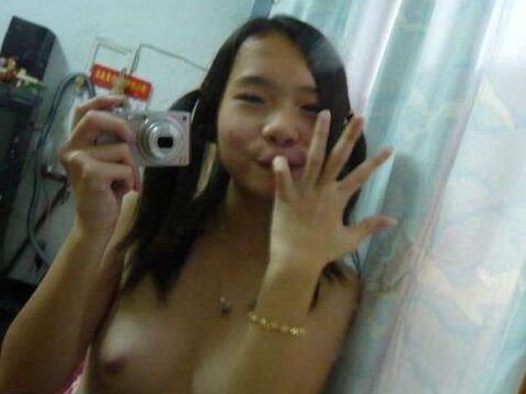 Selfie d'une femme asiatique, archivé