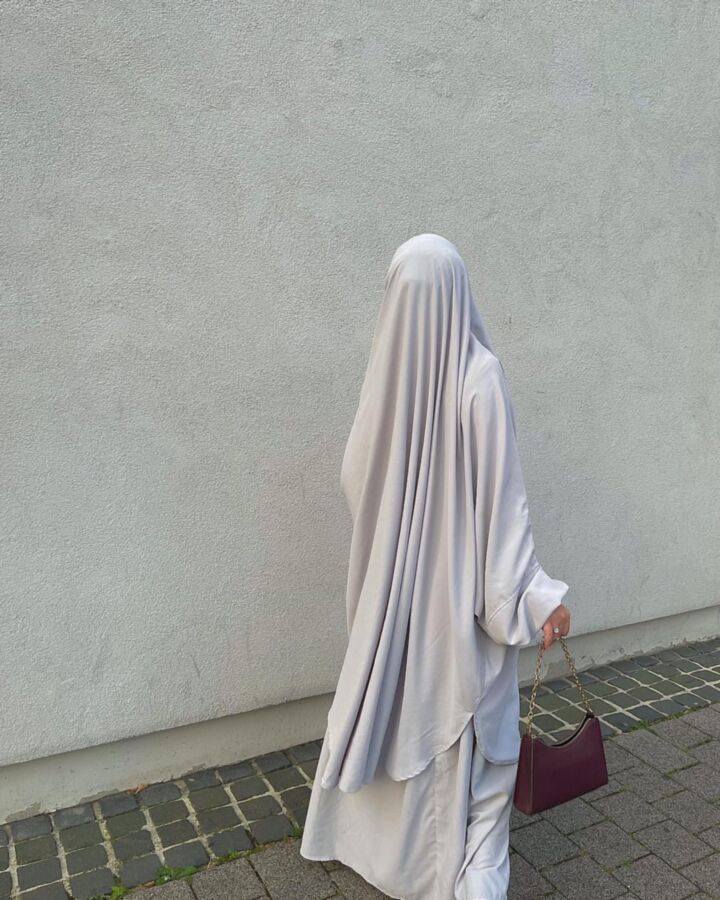 Déesse Hijabi supérieure Hella