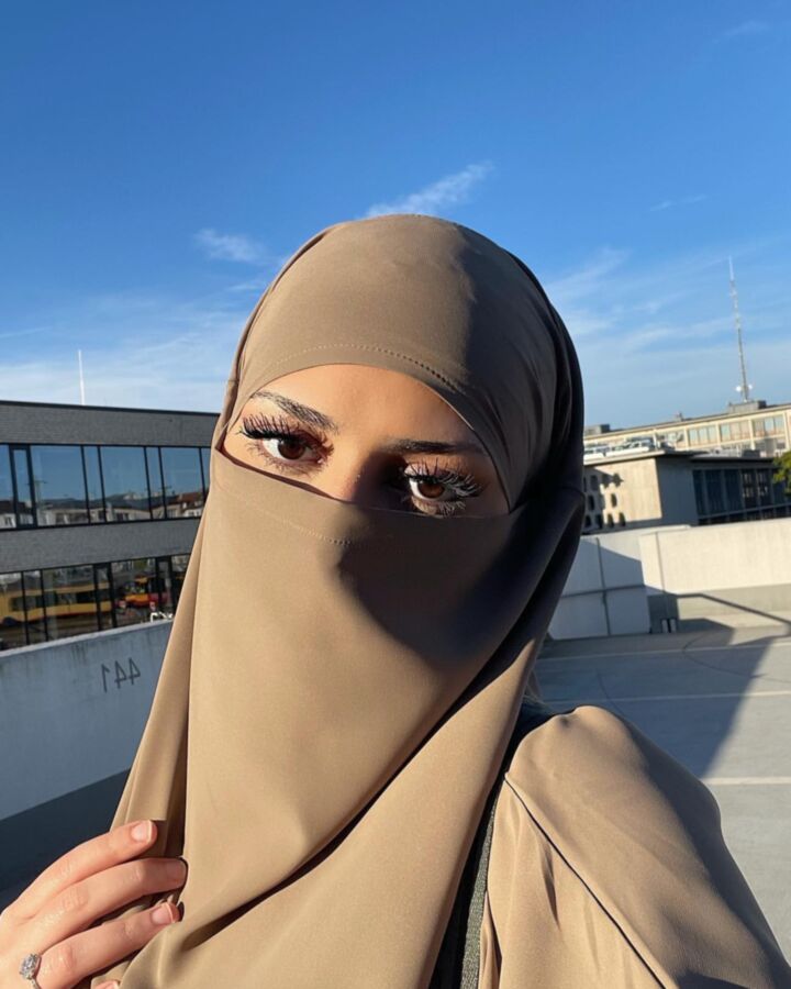 Déesse Hijabi supérieure Hella