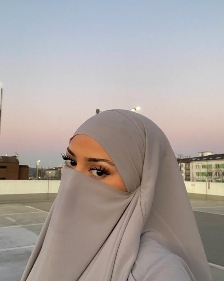 Déesse Hijabi supérieure Hella