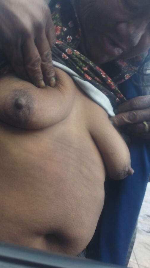 Homeless Raquel muestra sus tetas sucias