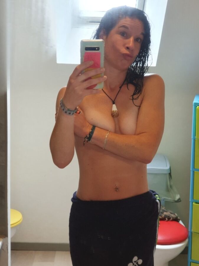 Petite gallerie dans la salle de bain ... tribute request please