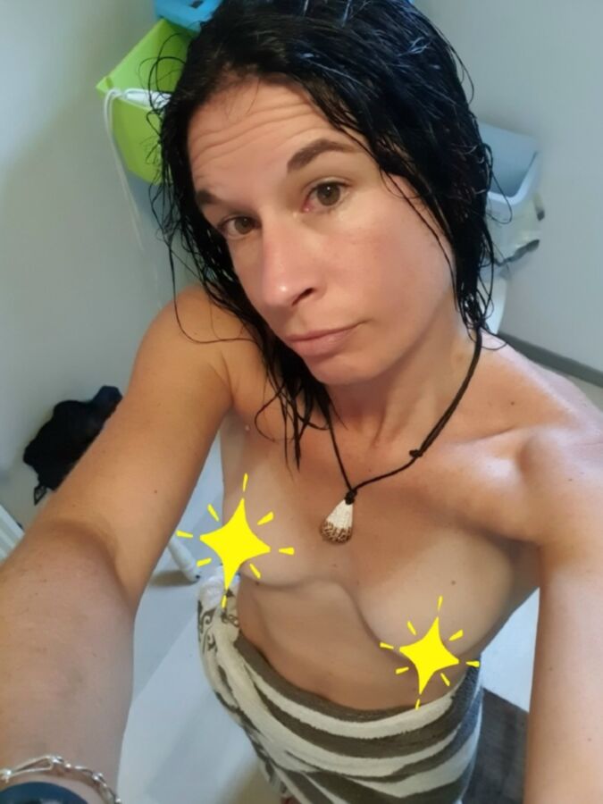 Petite gallerie dans la salle de bain ... tribute request please