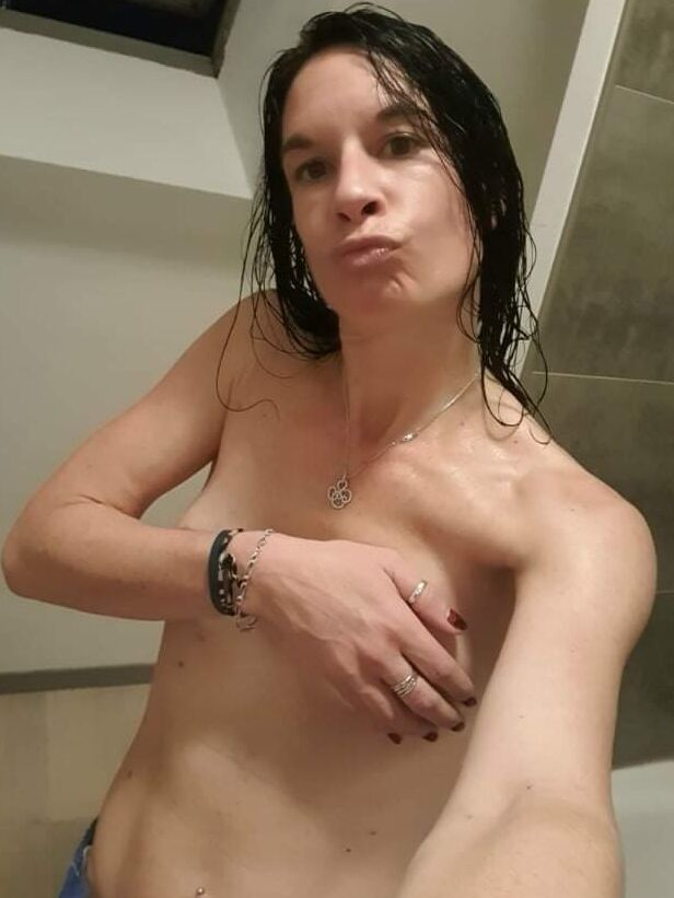 Petite gallerie dans la salle de bain ... tribute request please