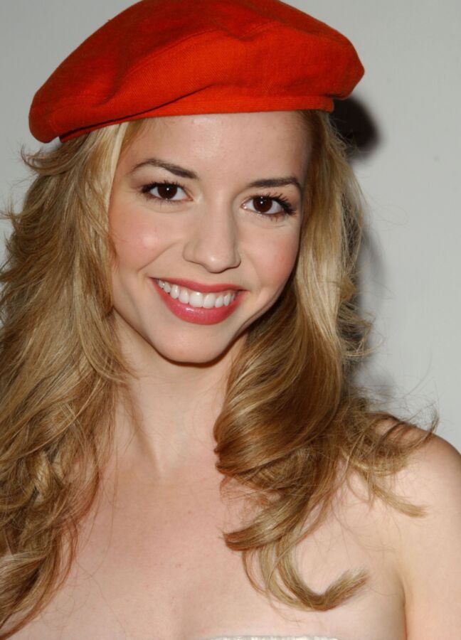 Masiela Lusha / Actriz estadounidense