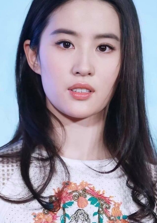 Liu Yifei destrói a sinofobia com amor Wasian