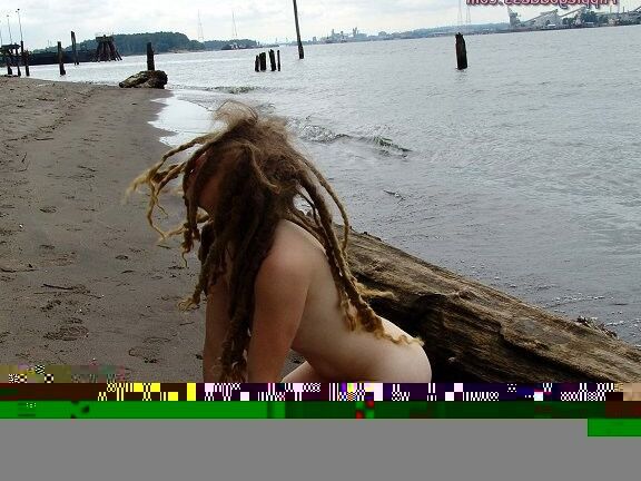 Hippie-Göttin Skye Dreadlocks haariger Teil im Freien