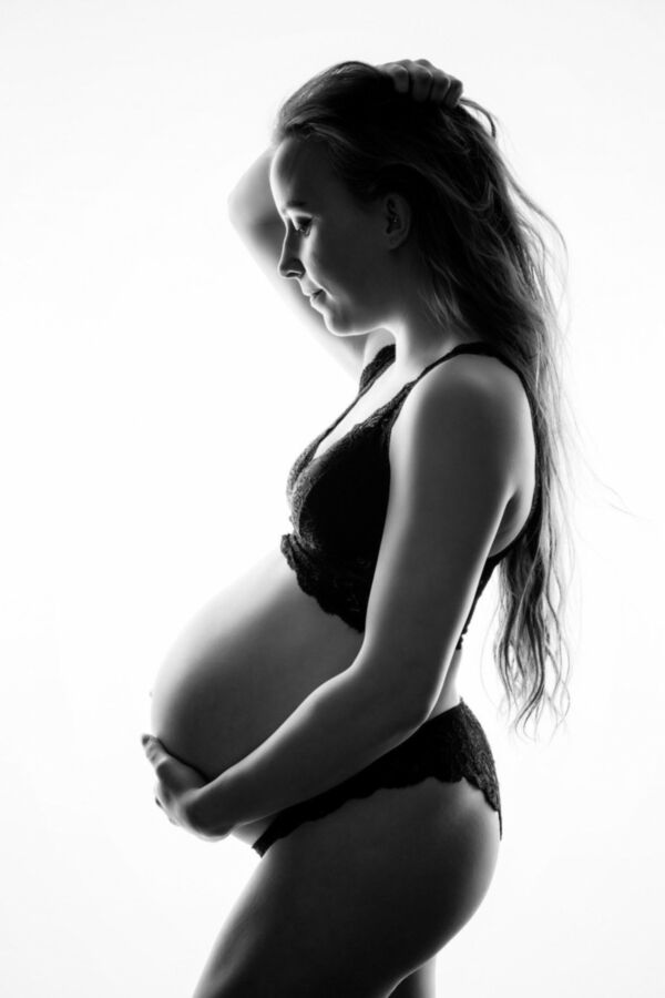 Pregnant amateur  Proffesionall naked pictures