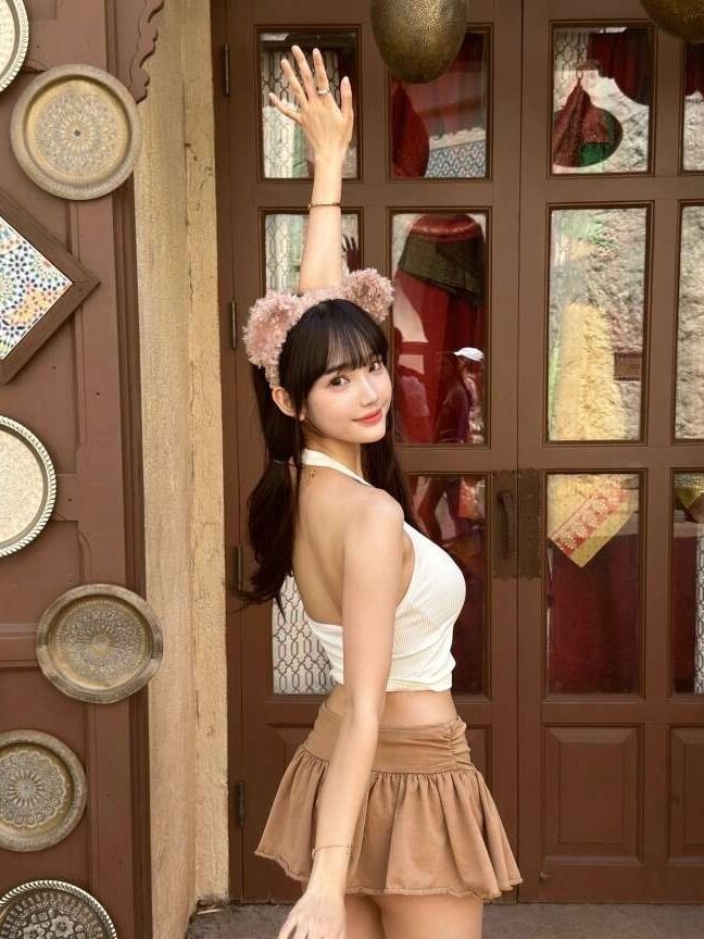 cute asian model annalisa