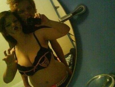 Callie - jolie adolescente britannique aux gros seins