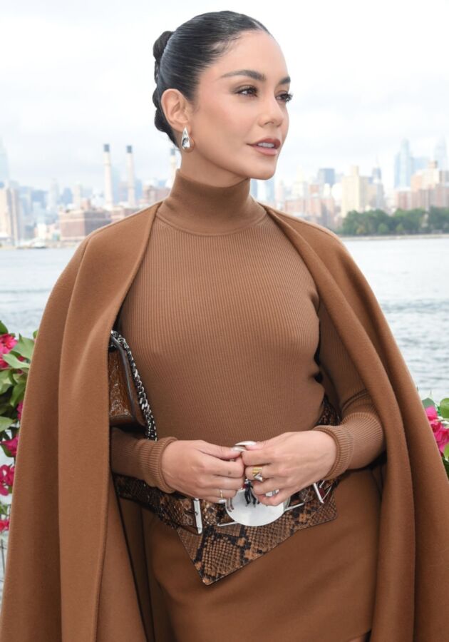 Vanessa Hudgens en el desfile de la colección Michael Kors en Brooklyn