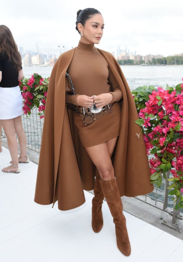 Vanessa Hudgens en el desfile de la colección Michael Kors en Brooklyn