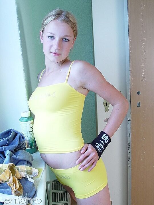 BTM - Cristina - Modelling Indoor  - Yellow Outfit