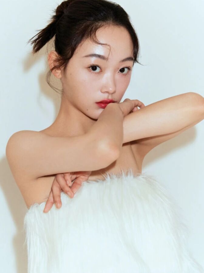 Cute Korean actress and model Li Yoo-Mi