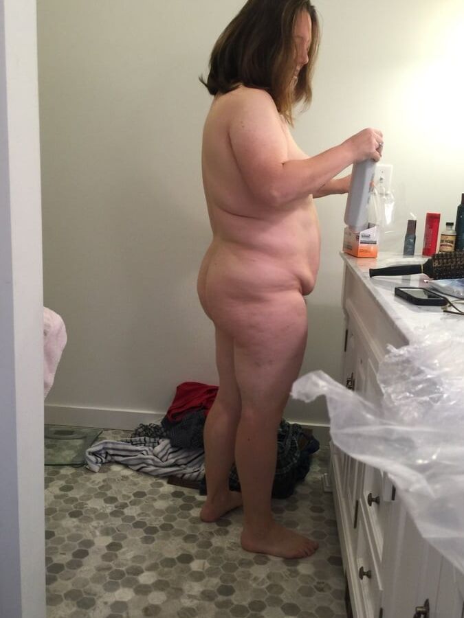 Sexy BBW Jennifer - Showering