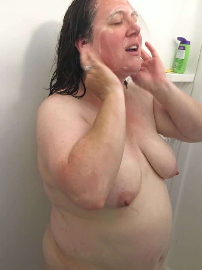 Sexy BBW Jennifer - Showering