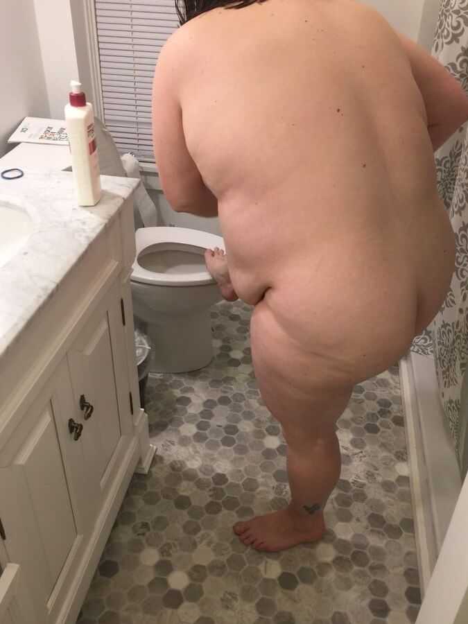 Sexy BBW Jennifer - Showering