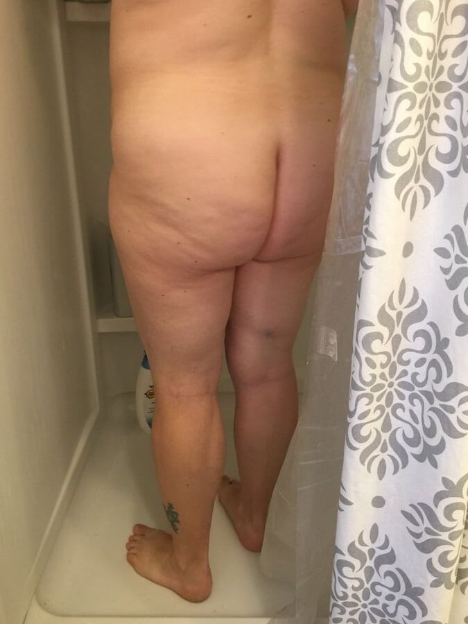 Sexy BBW Jennifer - Showering