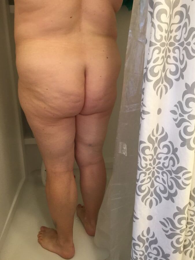 Sexy BBW Jennifer - Showering