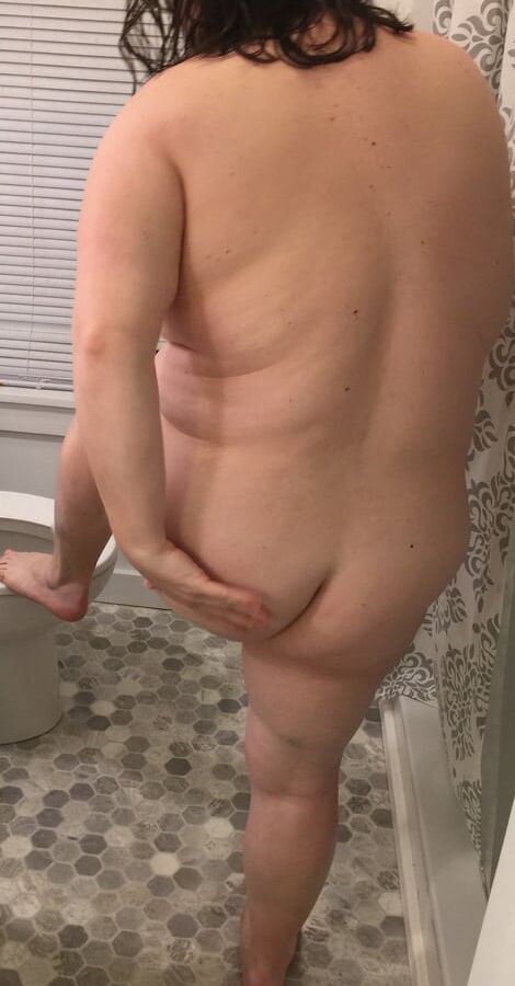 Sexy BBW Jennifer - Showering