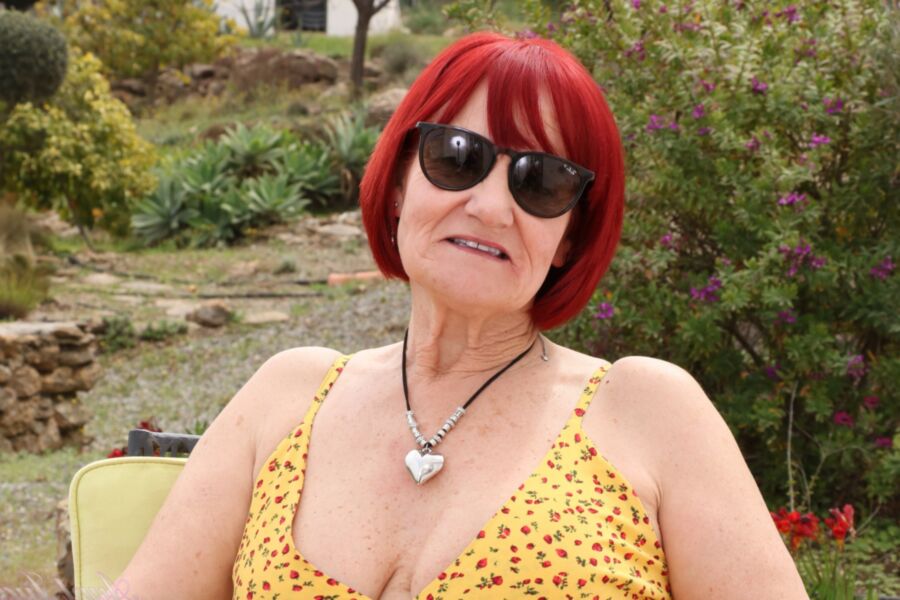 AJ Redhead UK GILF Linda is back with some Sexy Sunbathing Pics