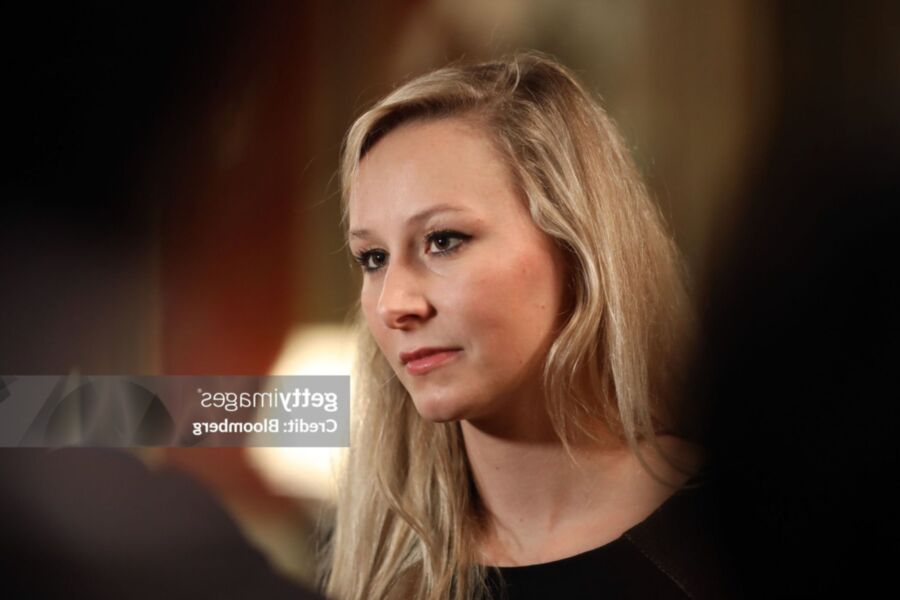 Marion Marechal Le Pen, französische konservative Politikerin, ihre Füße