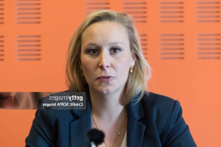 Marion Marechal Le Pen, französische konservative Politikerin, ihre Füße