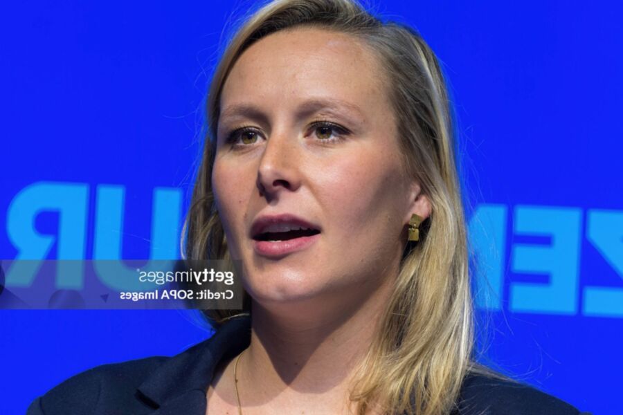 Marion Marechal Le Pen, französische konservative Politikerin, ihre Füße