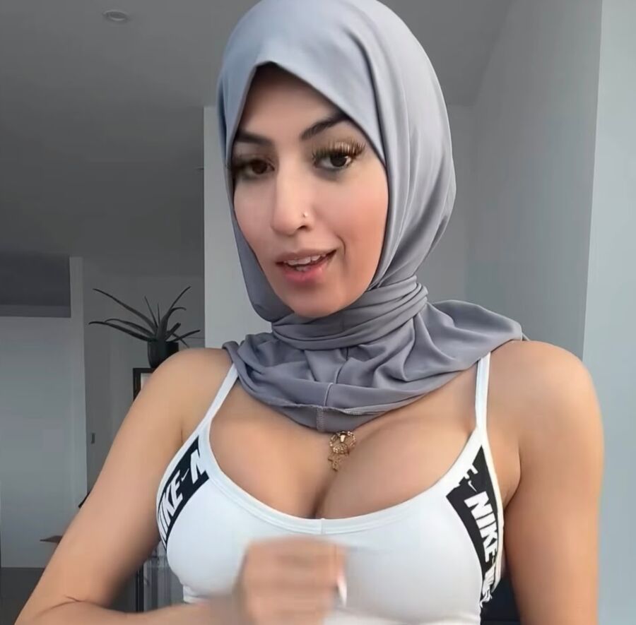 Aaliyah Yasin- Chesty white top