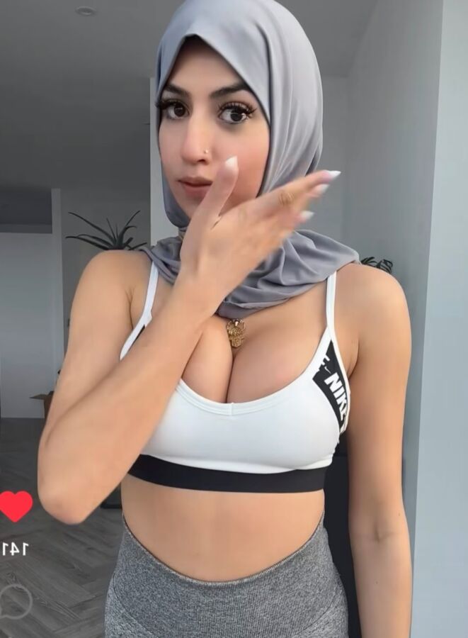 Aaliyah Yasin- Chesty white top