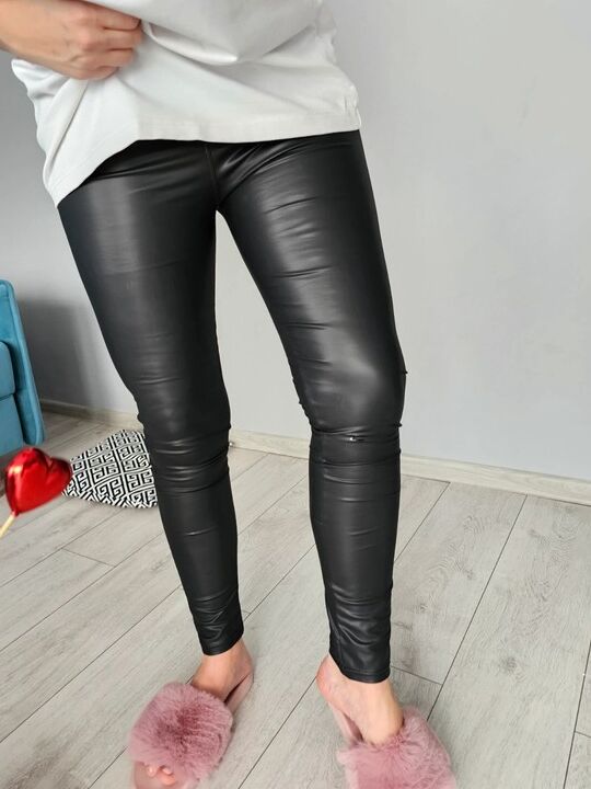 Damen aus Leder und Latex