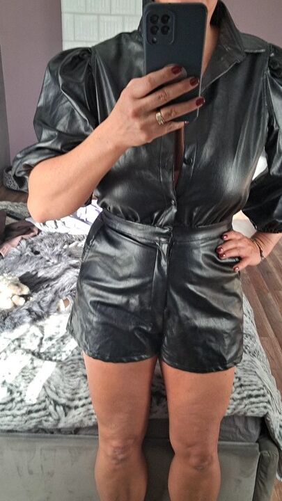 Damen aus Leder und Latex