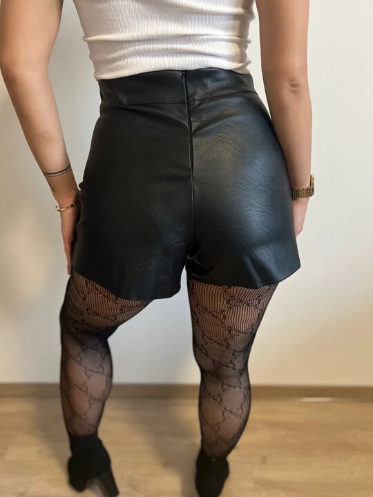 Damen aus Leder und Latex