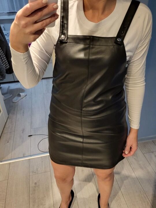 Damen aus Leder und Latex