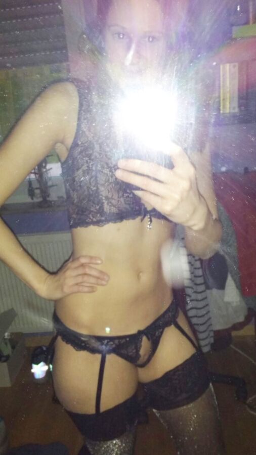 .. Linda y delgada chica alemana Selfies desnudas privadas